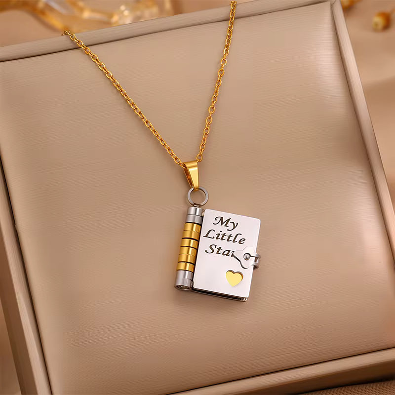 Collar Libro de Estrellas Eterno Personalizado