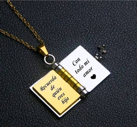 Collar Libro de Estrellas Eterno Personalizado